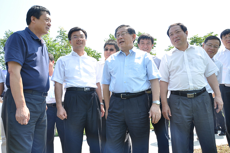 十三屆全國政協(xié)副主席、致公黨中央主席、中國科學(xué)技術(shù)協(xié)會(huì )主席萬(wàn)鋼視察萊克小龍蝦選育繁育中心